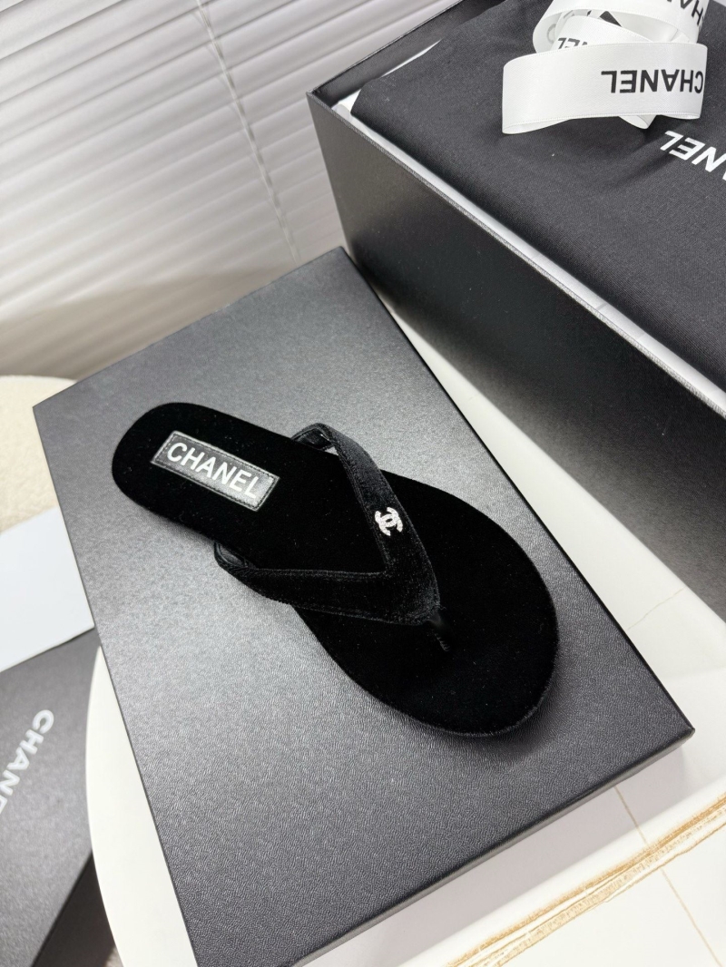 Ch**el slippers